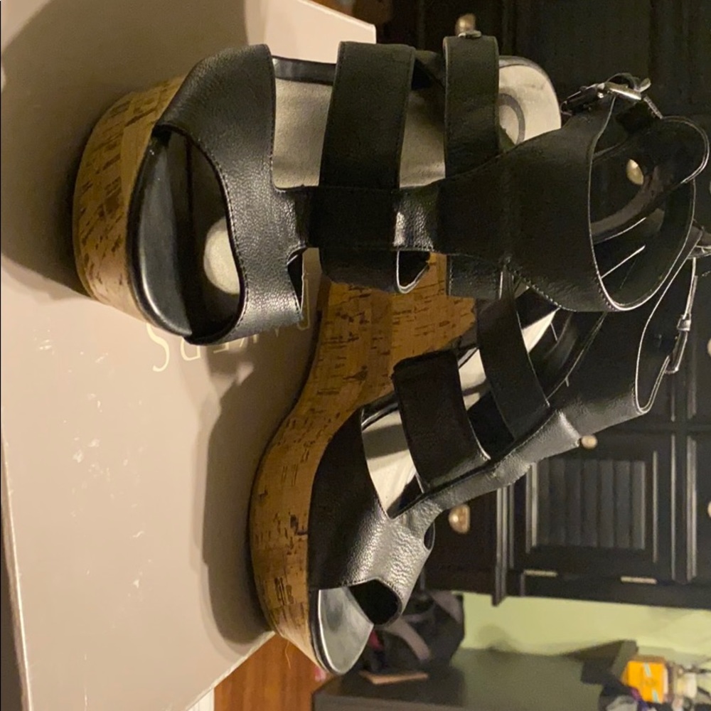 Black G by guess wedges